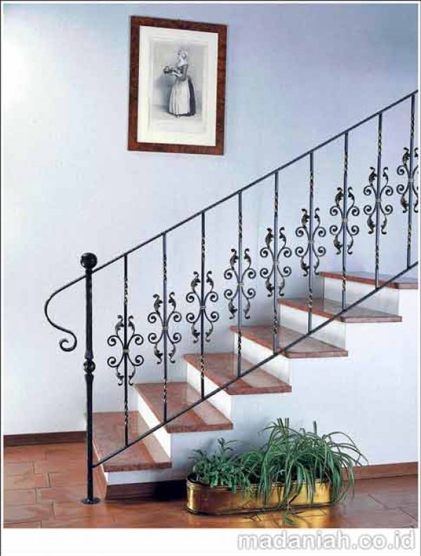 Railing Tangga Besi Tempa Klasik Minimalis - Madaniah™