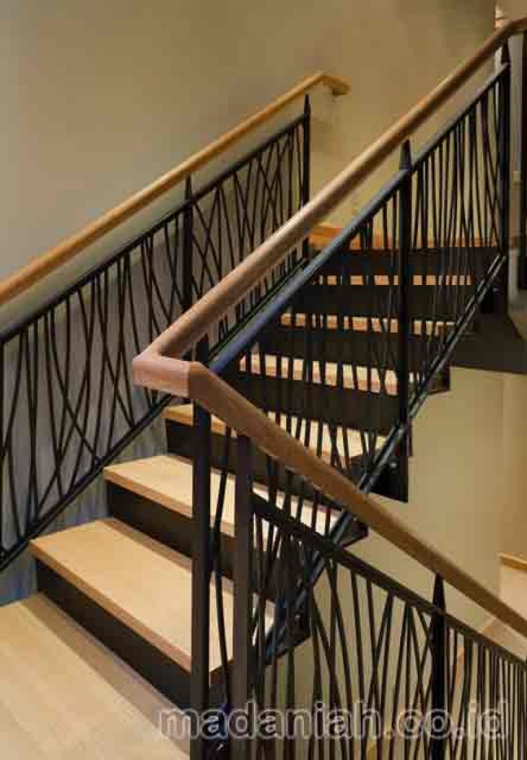 Harga Railing Tangga Besi Pegangan Kayu Klaten - Madaniah™