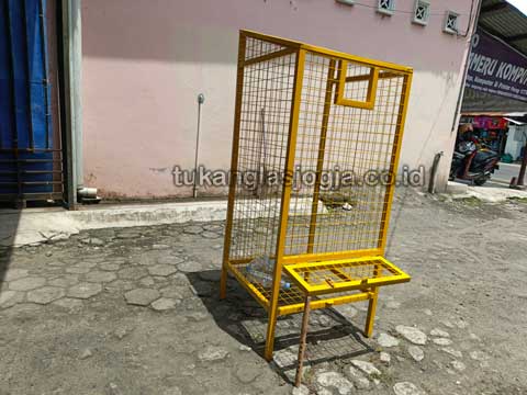 Sedia Tempat Sampah Botol Plastik Purwakarta