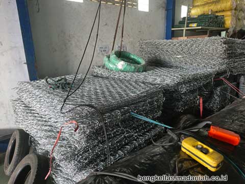 Pabrik Bronjong Kawat Takalar Murah