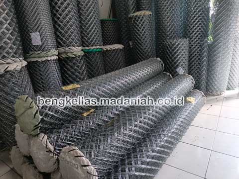 Pabrik Kawat Harmonika Pegunungan Bintang